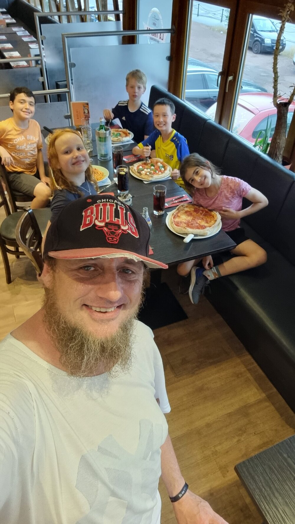 Pizzaessen_4er_3