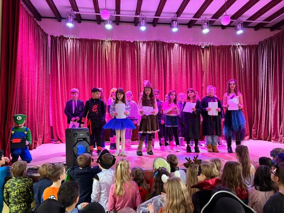 06e9849a-9a06-4682-ae39-8bbe75435246